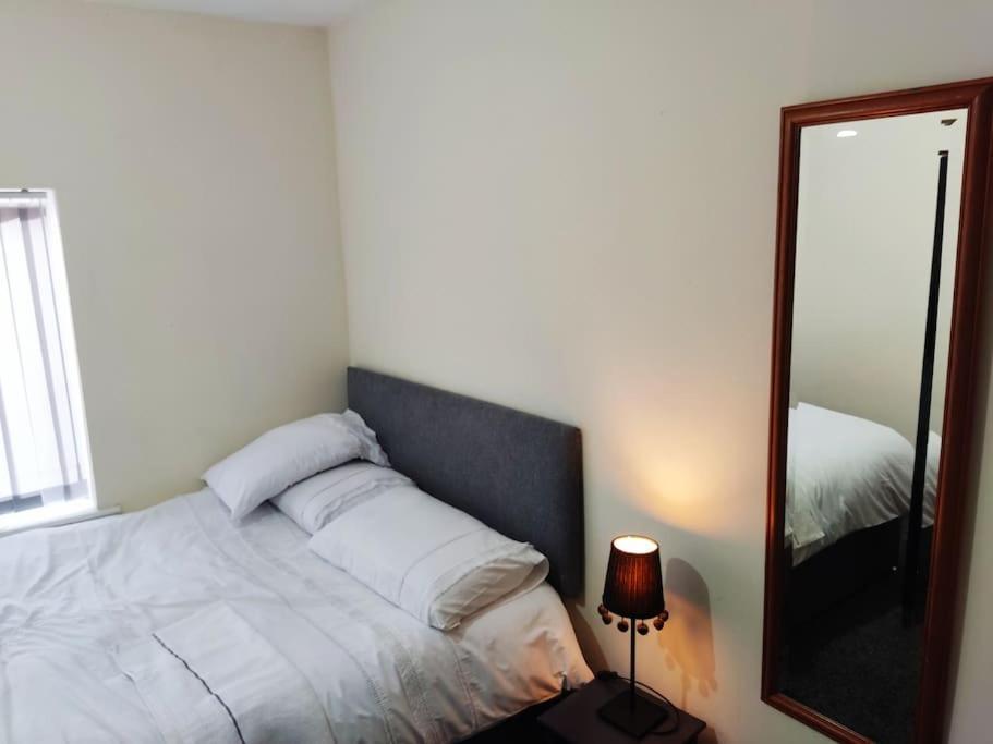 Cheerful 2-Bedroom Home With Off Street Parking Μπλάκπουλ Εξωτερικό φωτογραφία
