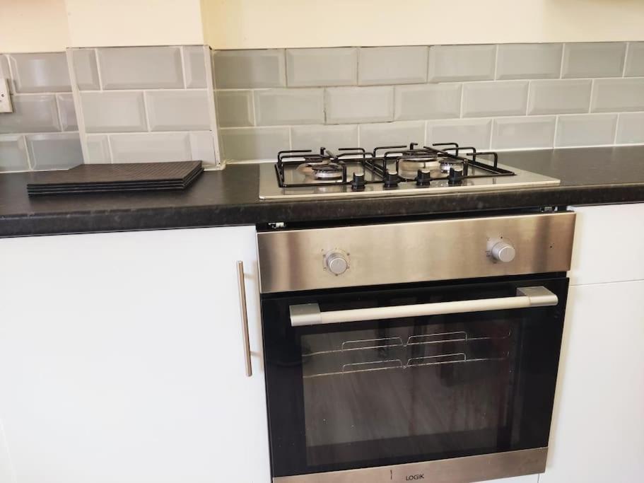 Cheerful 2-Bedroom Home With Off Street Parking Μπλάκπουλ Εξωτερικό φωτογραφία